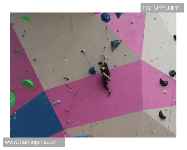 深圳攀岩队个人能力分析与体育竞技表现的深度对比研究 深圳攀岩队个人能力分析与体育竞技表现的深度对比研究